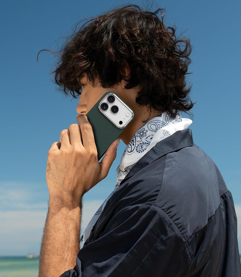 BENKS Kevlar case for iPhone 17 Pro Max, Magnetic Armour Tint 1000D 0070, for MagSafe, active button – green